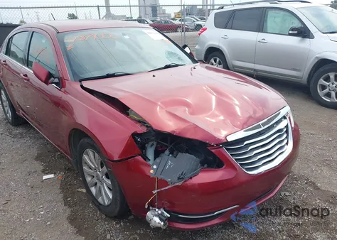 2012 Chrysler 200 Touring z USA, uszkodzony, nr VIN 1C3CCBBB5CN180747